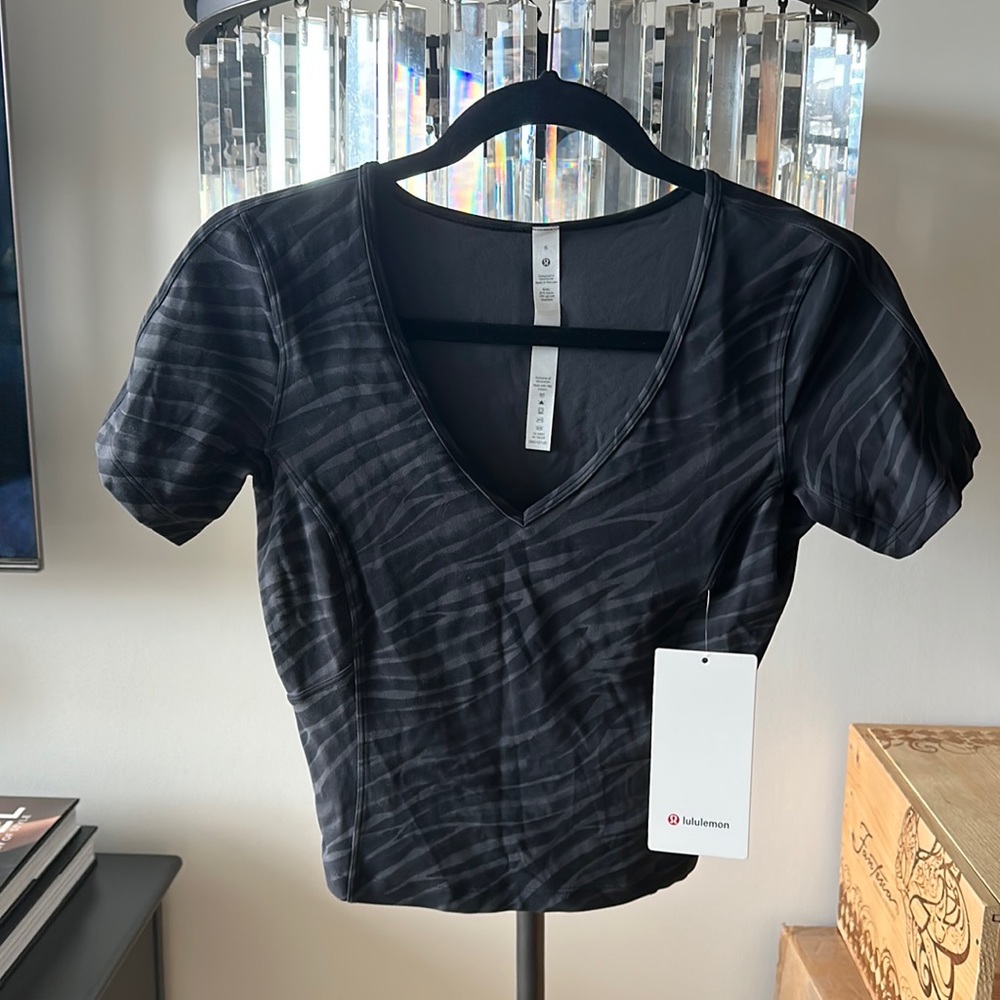 NWT lululemon zebra stripe Nulu cropped slim yoga SS sz 6